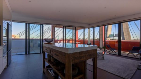 Lux Pyrmont 1 Bed Apt - Parking & Pool Access, Sydney